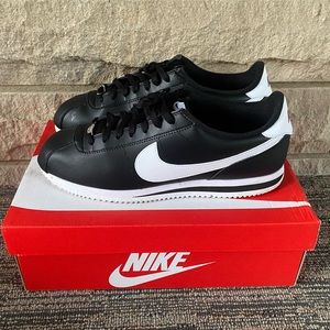 Hey! I’m letting go a pair of Men’s Cortez’s! Size 11, Black & White!